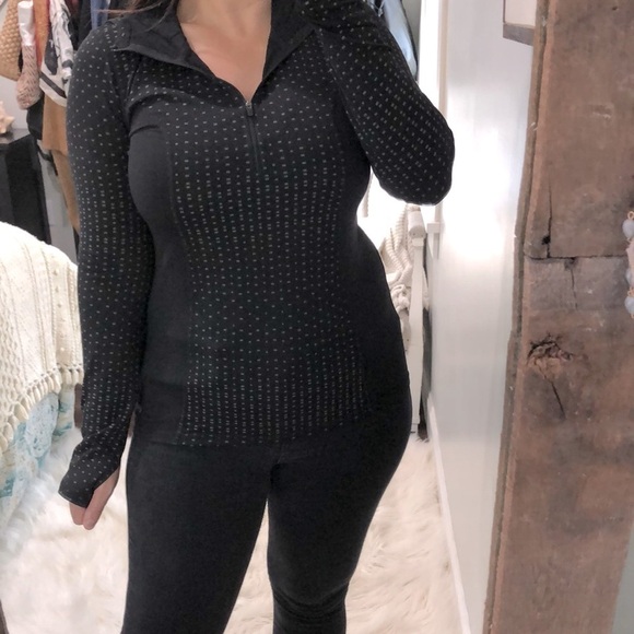 Xersion Tops - Xersion small hooded reflective athletic pullover
